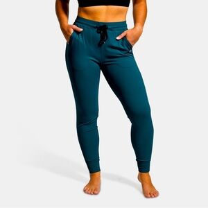 NWT Born primitive women’s recovery joggers, size large